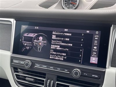 2021 Porsche MACAN photo 14