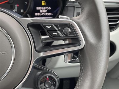 2021 Porsche MACAN thumbnail 31