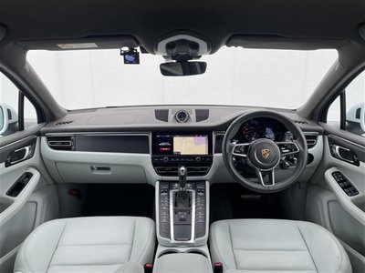 2021 Porsche MACAN thumbnail 42