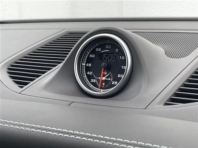2021 Porsche MACAN thumbnail 33