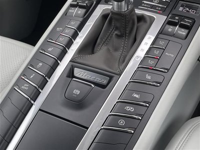 2021 Porsche MACAN thumbnail 18