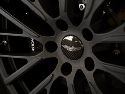 2022 Aston Martin DBX photo 5