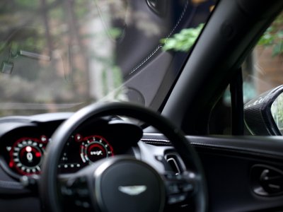2022 Aston Martin DBX photo 4