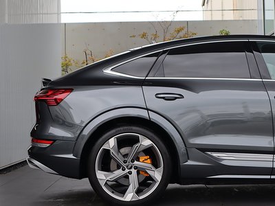 صورة مصغرة 43 لـ 2024 AUDI E-TRON S SPORTBACK