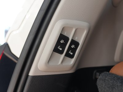 صورة 29 لـ 2022 Toyota LAND CRUISER PRADO