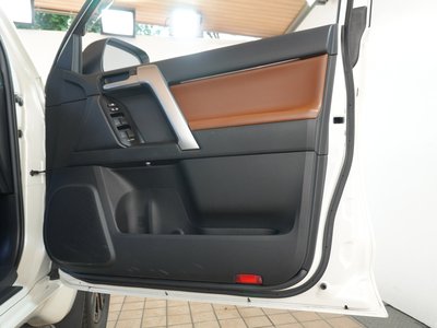 صورة 46 لـ 2022 Toyota LAND CRUISER PRADO