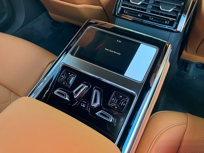 2025 AUDI A8 thumbnail 18