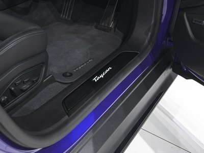 2026 Porsche TAYCAN thumbnail 29