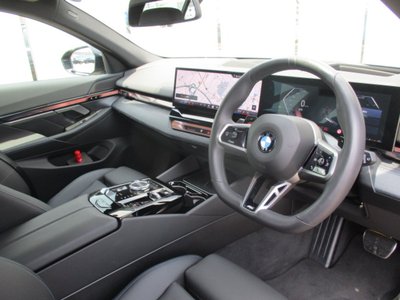 2025 BMW 5 SERIES TOURING thumbnail 29