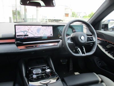 2025 BMW 5 SERIES TOURING thumbnail 30