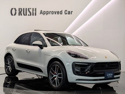 2025 Porsche MACAN photo 1