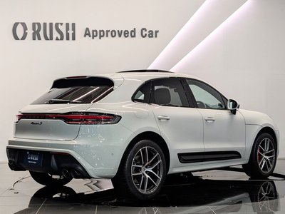 2025 Porsche MACAN photo 3