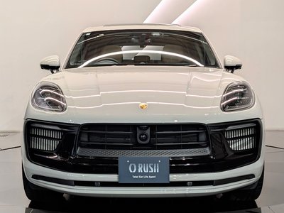 2025 Porsche MACAN photo 8
