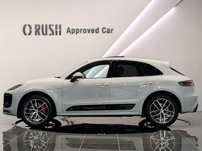 2025 Porsche MACAN photo 6