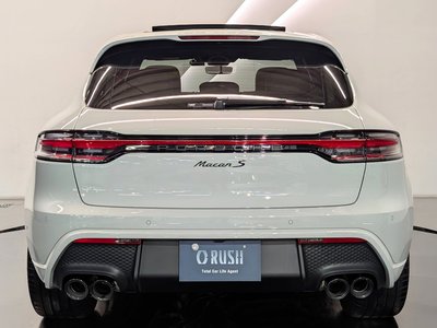 2025 Porsche MACAN photo 4