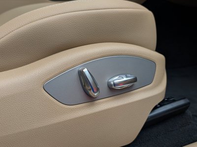 2025 Porsche MACAN thumbnail 35