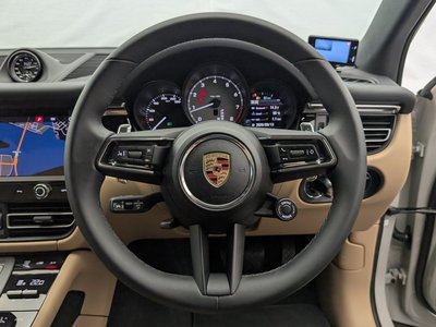 2025 Porsche MACAN photo 15