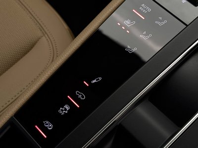 2025 Porsche MACAN thumbnail 26