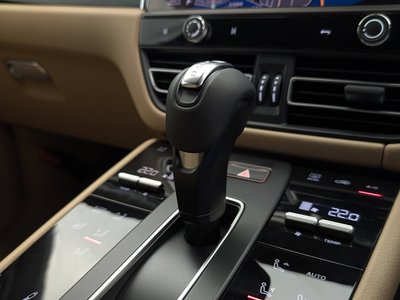 2025 Porsche MACAN thumbnail 18