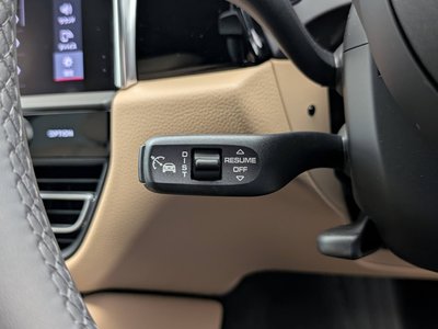 2025 Porsche MACAN thumbnail 25