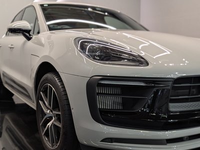 2025 Porsche MACAN photo 9