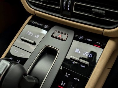 2025 Porsche MACAN thumbnail 17