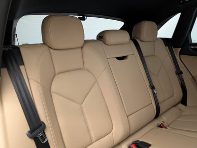 2025 Porsche MACAN photo 13
