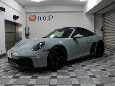 2025 Porsche 911 photo 2
