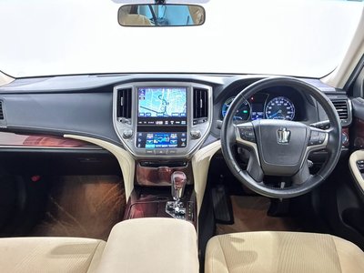 2013 Toyota CROWN — фото 2