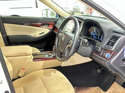 2013 Toyota CROWN — фото 4