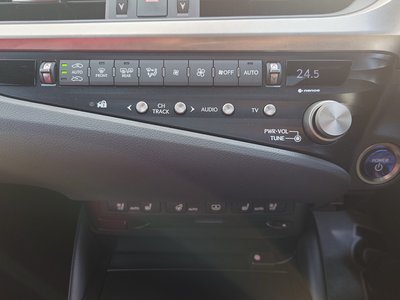 2021 Lexus ES photo 15