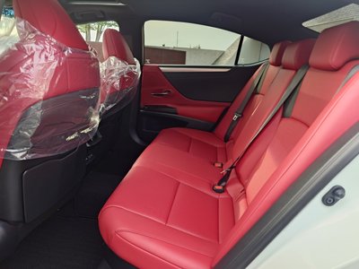 2021 Lexus ES thumbnail 23