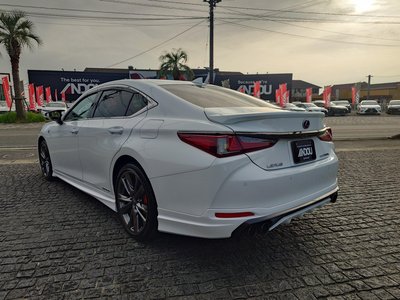 2021 Lexus ES photo 3