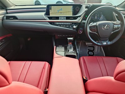 2021 Lexus ES photo 9