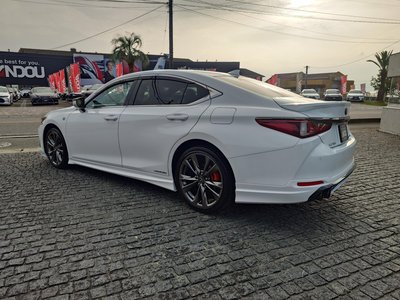 2021 Lexus ES photo 4