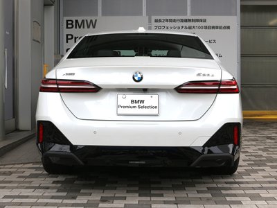 2025 BMW 5 SERIES photo 3