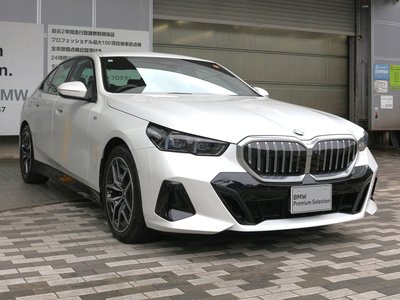 2025 BMW 5 SERIES photo 10
