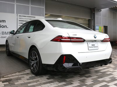 2025 BMW 5 SERIES photo 13