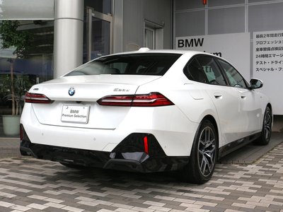 2025 BMW 5 SERIES photo 12