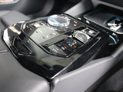 2025 BMW 5 SERIES photo 9