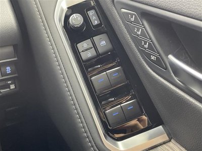 2023 Toyota LAND CRUISER 300 thumbnail 35