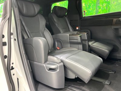 صورة 64 لـ 2025 Toyota ALPHARD