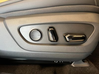 2026 Lexus RX thumbnail 17