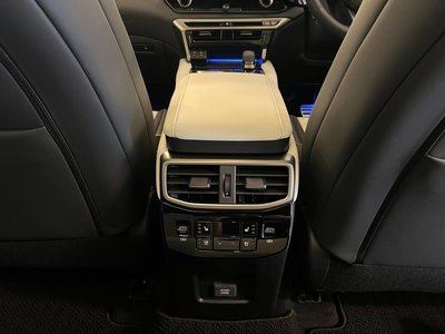2026 Lexus RX thumbnail 34