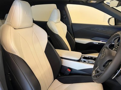 2026 Lexus RX photo 12