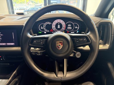 صورة 10 لـ 2024 Porsche CAYENNE
