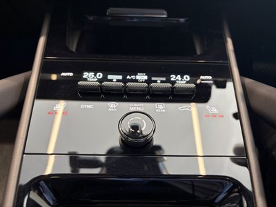 صورة 14 لـ 2024 Porsche CAYENNE