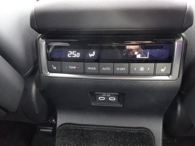 صورة 22 لـ 2025 Lexus GX