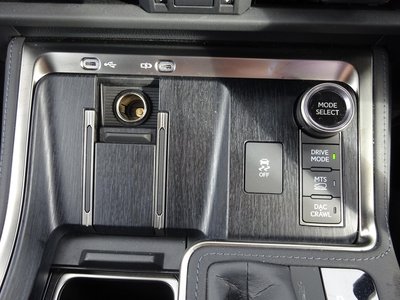 صورة 9 لـ 2025 Lexus GX