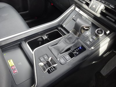 صورة 10 لـ 2025 Lexus GX